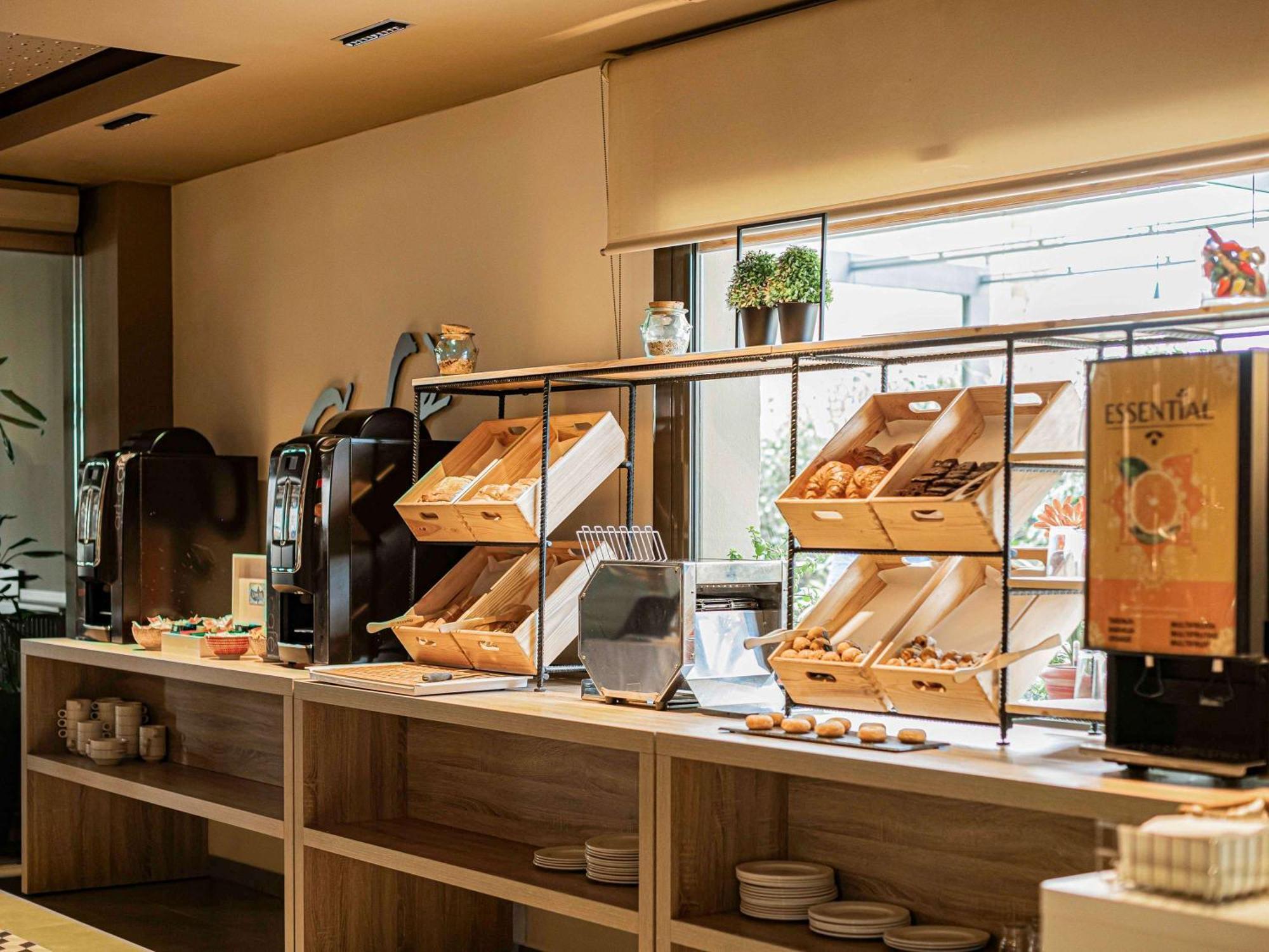 Ibis Styles Figueres Ronda Hotel Ngoại thất bức ảnh